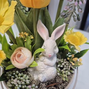 Virágos asztaldísz nyuszival� elegáns, gondozásmentes dekoráció - ünnepi díszek, dekorációk - húsvéti díszek és dekorációk - húsvéti virágos díszek - Meska.hu