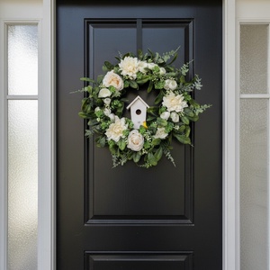 Virágos tavaszi koszorú házikóval- természetes hatású, élethű virágokkal - otthon & életmód - dekoráció - ajtó- és ablak dekoráció - ajtódísz & kopogtató - Meska.hu