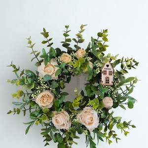 Virágos tavaszi koszorú házikóval- természetes hatású, élethű virágokkal - otthon & életmód - dekoráció - ajtó- és ablak dekoráció - ajtódísz & kopogtató - Meska.hu