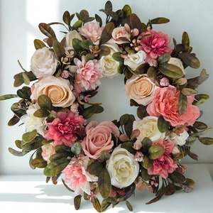 Virágos elegáns koszorú � virágos ajtódekoráció, romantikus színvilág - nagyméretű - Meska.hu