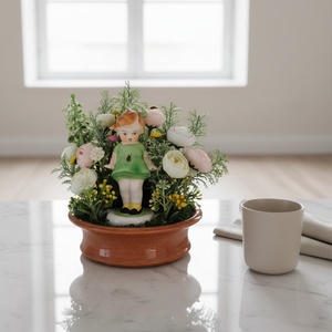 Virágos asztaldísz porcelán babával - otthon & életmód - dekoráció - asztal és polc dekoráció - asztaldísz - Meska.hu