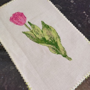 Tulipános kisterítő - művészet - textilkép - keresztszemes - Meska.hu