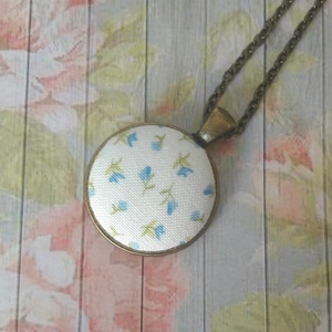 Kékvirágos textilgomb nyaklánc, Ékszer, Nyaklánc, Medálos nyaklánc, Ékszerkészítés, MESKA