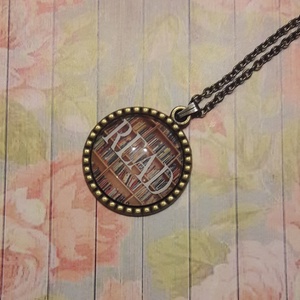 Könyvmoly üveglencsés nyaklánc - ékszer - nyaklánc - medálos nyaklánc - Meska.hu