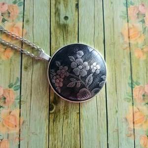 Fekete-ezüst bőrgomb nyaklánc, Ékszer, Nyaklánc, Medálos nyaklánc, Ékszerkészítés, MESKA