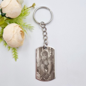 Saját fényképes gravírozott kulcstartó - téglalap medál lánccal - táska & tok - kulcstartó & táskadísz - kulcstartó - Meska.hu
