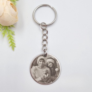 Saját fényképes gravírozott kulcstartó - kör medál lánccal - táska & tok - kulcstartó & táskadísz - kulcstartó - Meska.hu