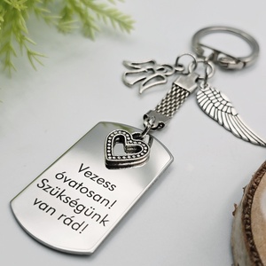 Gravírozott kulcstartó saját felirattal, charmokkal - táska & tok - kulcstartó & táskadísz - kulcstartó - Meska.hu