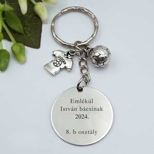 Ajándék testneveléstanároknak ballagásra, pedagógusnapra, tanév végére - Gravírozott szöveges ballagási kulcstartó 2. - Meska.hu