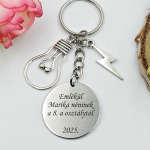Ajándék fizikatanároknak ballagásra, pedagógusnapra, tanév végére - Gravírozott szöveges ballagási kulcstartó 2., Táska & Tok, Kulcstartó & Táskadísz, Kulcstartó, Gravírozás, pirográfia, MESKA