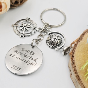 Ajándék földrajztanároknak ballagásra, pedagógusnapra, tanév végére - Gravírozott szöveges ballagási kulcstartó 2. - táska & tok - kulcstartó & táskadísz - kulcstartó - Meska.hu