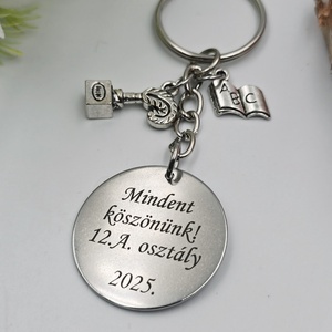 Ajándék magyartanároknak ballagásra, pedagógusnapra, tanév végére - Gravírozott szöveges ballagási kulcstartó 1. - táska & tok - kulcstartó & táskadísz - kulcstartó - Meska.hu