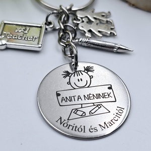 Ajándék tanító néninek ballagásra, pedagógusnapra, tanév végére - Gravírozott grafikás ballagási kulcstartó 3_12. - táska & tok - kulcstartó & táskadísz - kulcstartó - Meska.hu