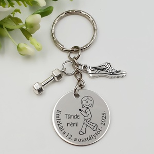 Ajándék testneveléstanárnőnek ballagásra, pedagógusnapra, tanév végére - Gravírozott grafikás ballagási kulcstartó 3_30. - Meska.hu
