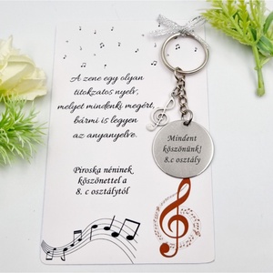 Ének tanároknak ajándék ballagásra, pedagógusnapra, tanév végére - Gravírozott ballagási kulcstartó ajándékkártyán, Táska & Tok, Kulcstartó & Táskadísz, Kulcstartó, Gravírozás, pirográfia, MESKA
