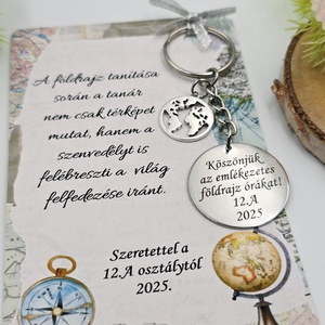 Földrajz tanároknak ajándék ballagásra, pedagógusnapra, tanév végére - Gravírozott ballagási kulcstartó ajándékkártyán - táska & tok - kulcstartó & táskadísz - kulcstartó - Meska.hu