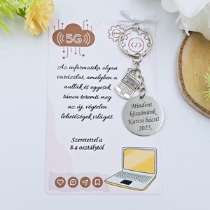 Informatika tanárnak ajándék ballagásra, pedagógusnapra, tanév végére - Gravírozott ballagási kulcstartó ajándékkártyán, Táska & Tok, Kulcstartó & Táskadísz, Kulcstartó, Gravírozás, pirográfia, MESKA