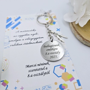 Ajándék matematikatanároknak ballagásra, pedagógusnapra, tanév végére - Gravírozott ballagási kulcstartó ajándékkártyán - táska & tok - kulcstartó & táskadísz - kulcstartó - Meska.hu