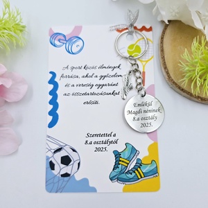 Ajándék testneveléstanároknak ballagásra, pedagógusnapra, tanév végére - Gravírozott ballagási kulcstartó ajándékkártyán - Meska.hu