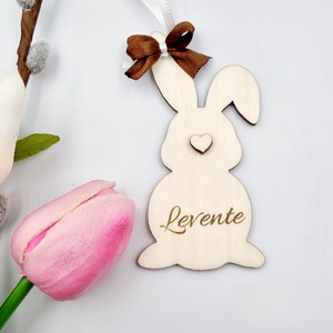 Gravírozott fa húsvéti nyuszi egyedi névvel. Húsvéti ajándék gyerekeknek., Ünnepi díszek, dekorációk, Húsvéti díszek és dekorációk, Húsvéti tojásfadíszek, Gravírozás, pirográfia, MESKA