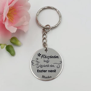 Ajándék óvó néninek, pedagógusnapra - Kulcstartó Köszönöm, hogy vigyáztál rám felirattal, egyedi nevekkel, Táska & Tok, Kulcstartó & Táskadísz, Kulcstartó, Gravírozás, pirográfia, MESKA