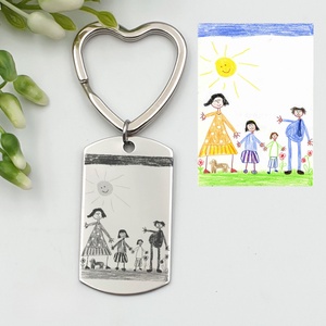 Gyerekrajzos kulcstartó - saját rajzzal (téglalap medál szív alapon). Anyák napi ajándék, Táska & Tok, Kulcstartó & Táskadísz, Kulcstartó, Gravírozás, pirográfia, MESKA