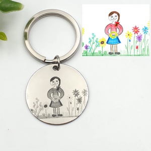 Gyerekrajzos kulcstartó - saját rajzzal (kör medál kulcskarikán), Táska & Tok, Kulcstartó & Táskadísz, Kulcstartó, Gravírozás, pirográfia, MESKA