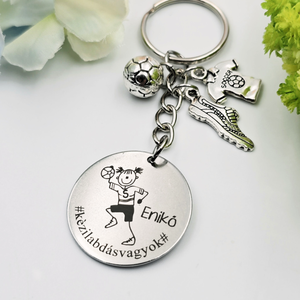 Kézilabdásnak ajándék - kézilabdázó női kulcstartó grafikával, egyedi névvel, felirattal - táska & tok - kulcstartó & táskadísz - kulcstartó - Meska.hu