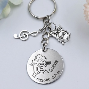 Dobosnak ajándék - dobos kulcstartó grafikával, egyedi névvel, felirattal, Táska & Tok, Kulcstartó & Táskadísz, Kulcstartó, Gravírozás, pirográfia, MESKA