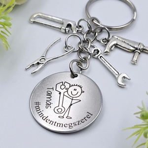 Ezermesternek ajándék - ezermester kulcstartó grafikával, egyedi névvel, felirattal - táska & tok - kulcstartó & táskadísz - kulcstartó - Meska.hu
