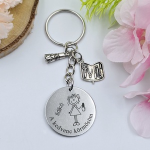 Műkörmösnek ajándék - műkörmös kulcstartó grafikával, egyedi névvel, felirattal - Meska.hu