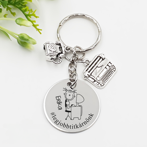 Titkárnőnek ajándék - titkárnő kulcstartó grafikával, egyedi névvel, felirattal, Táska & Tok, Kulcstartó & Táskadísz, Kulcstartó, Gravírozás, pirográfia, MESKA