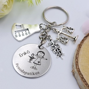 Patikusnőnek ajándék - gyógyszerész kulcstartó grafikával, egyedi névvel, felirattal - táska & tok - kulcstartó & táskadísz - kulcstartó - Meska.hu