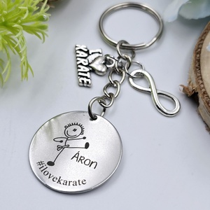 Karatésnak ajándék - karatés kulcstartó grafikával, egyedi névvel, felirattal - táska & tok - kulcstartó & táskadísz - kulcstartó - Meska.hu