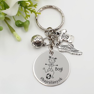 Focista nőnek ajándék - focista kulcstartó grafikával, egyedi névvel, felirattal, Táska & Tok, Kulcstartó & Táskadísz, Kulcstartó, Gravírozás, pirográfia, MESKA
