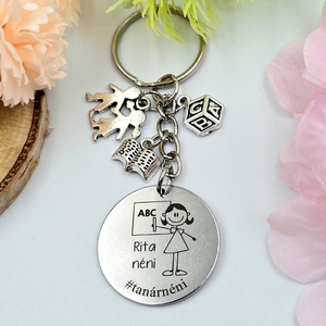 Tanárnőnek ajándék - tanárnő kulcstartó grafikával, egyedi névvel, felirattal, Táska & Tok, Kulcstartó & Táskadísz, Kulcstartó, Gravírozás, pirográfia, MESKA