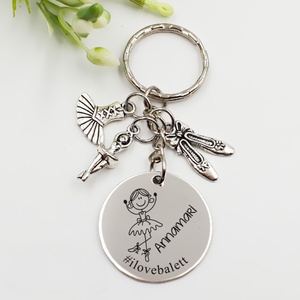 Balett táncosnak ajándék - balerina kulcstartó grafikával, egyedi névvel, felirattal - Meska.hu