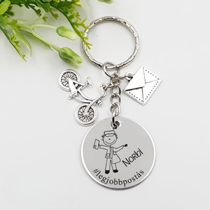 Postásnak ajándék - postás kulcstartó grafikával, egyedi névvel, felirattal, Táska & Tok, Kulcstartó & Táskadísz, Kulcstartó, Gravírozás, pirográfia, MESKA