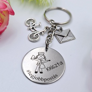 Postásnőnek ajándék - postásnő kulcstartó grafikával, egyedi névvel, felirattal - táska & tok - kulcstartó & táskadísz - kulcstartó - Meska.hu