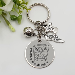 Kapus nőnek ajándék - focikapus női kulcstartó grafikával, egyedi névvel, felirattal, Táska & Tok, Kulcstartó & Táskadísz, Kulcstartó, Gravírozás, pirográfia, MESKA