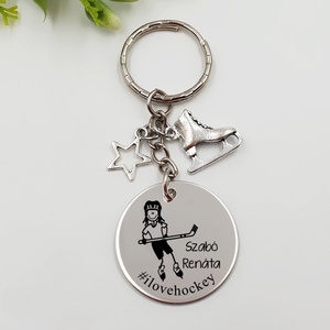 Jégkorongosnak ajándék - női hokis kulcstartó grafikával, egyedi névvel, felirattal, Táska & Tok, Kulcstartó & Táskadísz, Kulcstartó, Gravírozás, pirográfia, MESKA