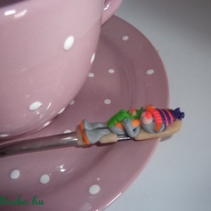 Rózsaszín-fehér pöttyös bögre tányérral és kiskanállal -  - Meska.hu