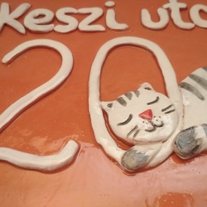 Cicás házszámtábla domború mintával, utcanévvel - otthon & életmód - ház & kert - házszám - Meska.hu