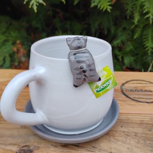 Cica figurás bögre alátéttel - otthon & életmód - konyhafelszerelés, tálalás - tálalás - teás- és kávés pohár, készlet - Meska.hu