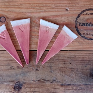 Írható növényjelölő szívecskés mintával, mályva színű mázzal - otthon & életmód - ház & kert - növény & veteményes - Meska.hu