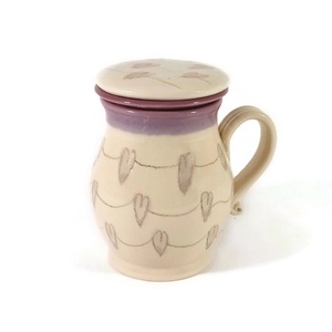 Szűrős teásbögre szívek füzérében - Meska.hu