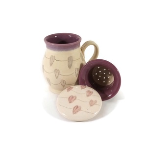 Szűrős teásbögre szívek füzérében - otthon & életmód - konyhafelszerelés, tálalás - tálalás - bögre & csésze - Meska.hu