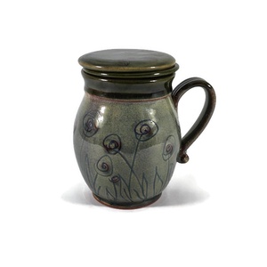 Szűrős teásbögre, oliva rózsaliget - Meska.hu