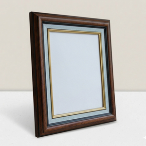 Klasszikus barna fa képkeret � arany díszcsíkkal és fehér betéttel - Meska.hu