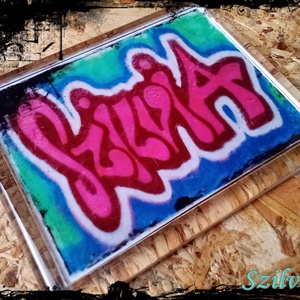 Neves graffitis hűtőmágnes-Szilvia, Otthon & Életmód, Konyhafelszerelés, tálalás, Konyhai dekoráció, Hűtőmágnes, Festészet, Fotó, grafika, rajz, illusztráció, MESKA